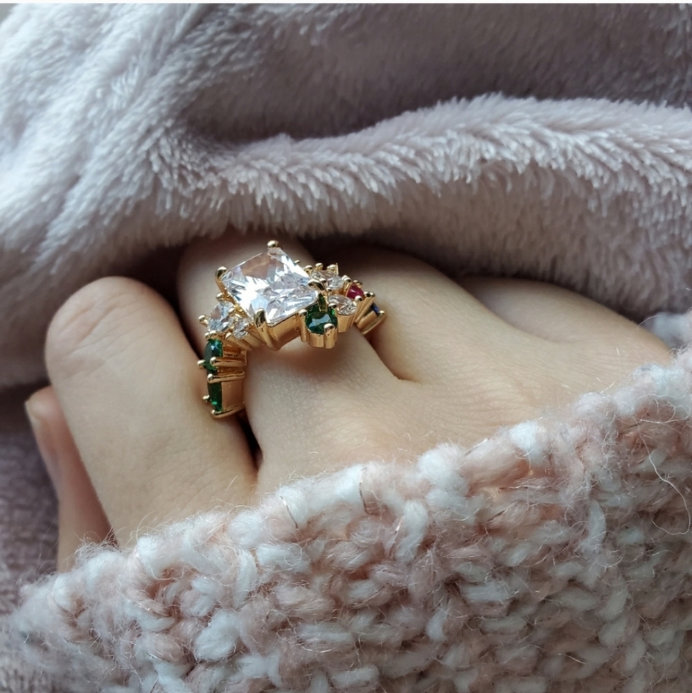 New Gorgeous Emerald Cut White Sapphire Ring - Picture 11 of 12